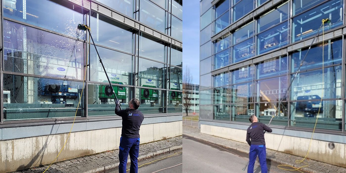 Vinduspussere vasker glassfasaden på et kontorbygg.